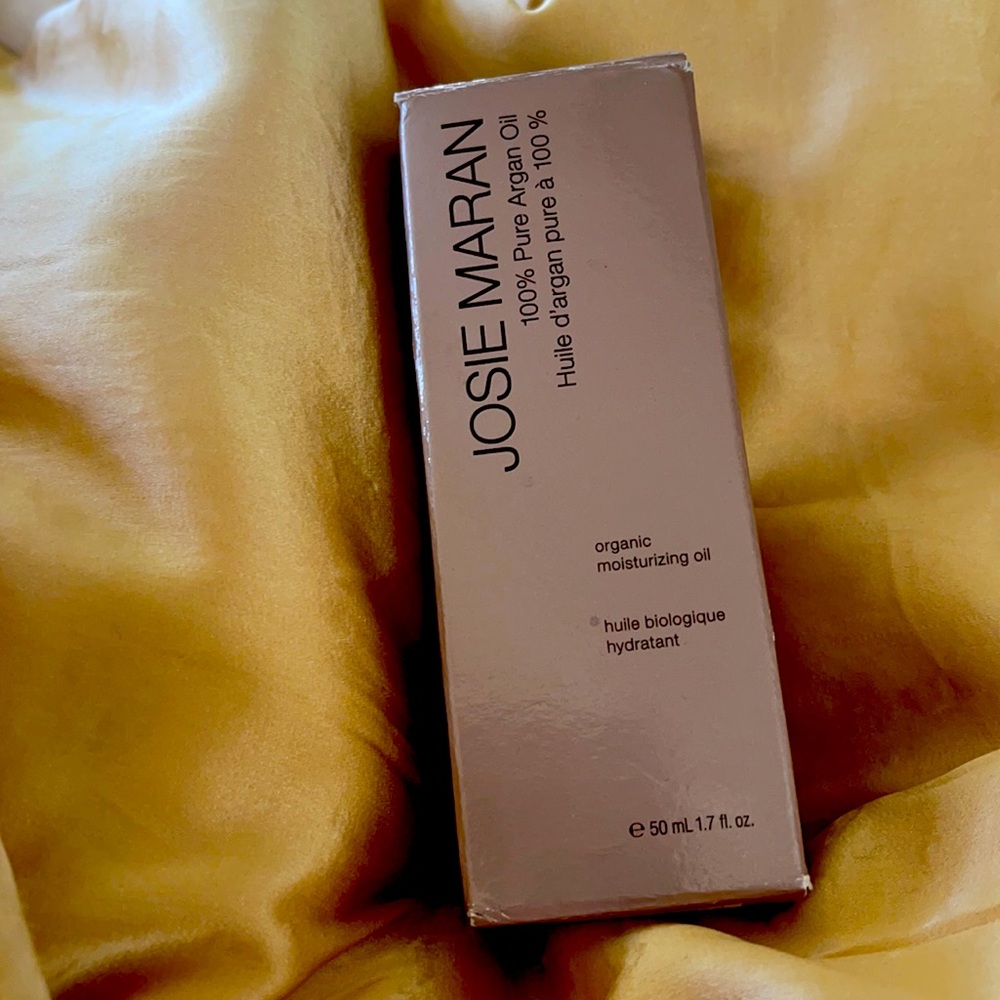 1.7 oz never used Josie Maran argon oil